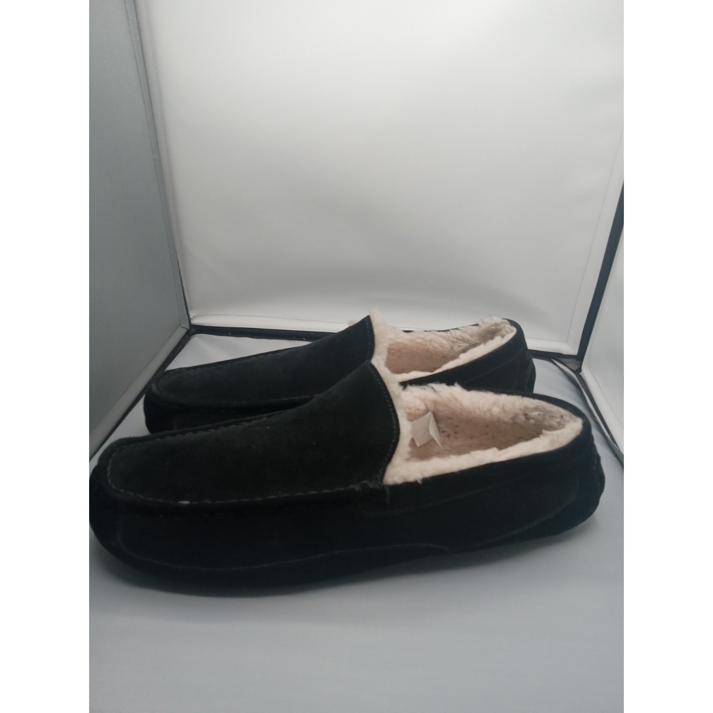 UGG Mens Ascot Slipper Black Suede Size 18 Has A Spot.